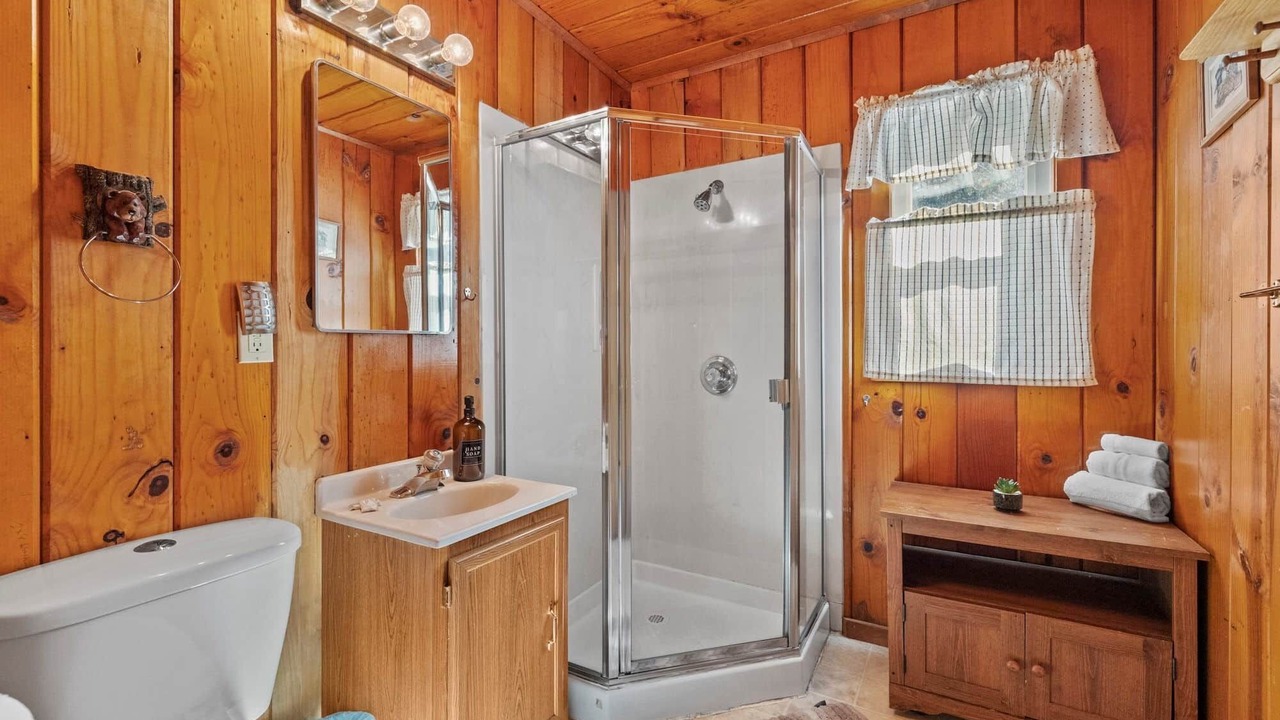 Photo of Bathroom in Strawberry