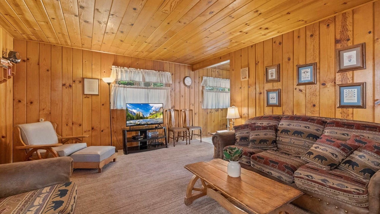 Photo of Livingroom in Strawberry