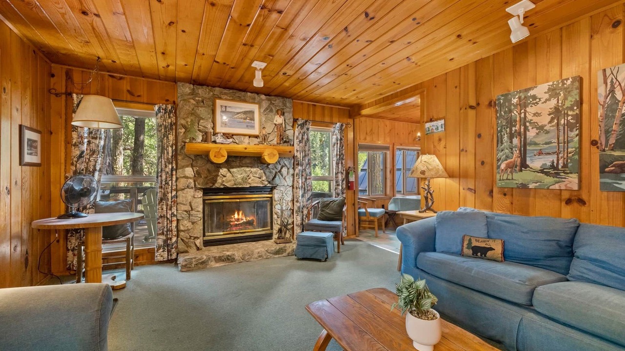 Photo of Livingroom in Strawberry