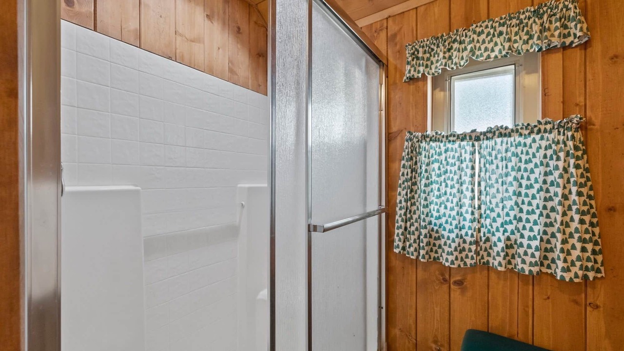 Photo of Bathroom in Strawberry
