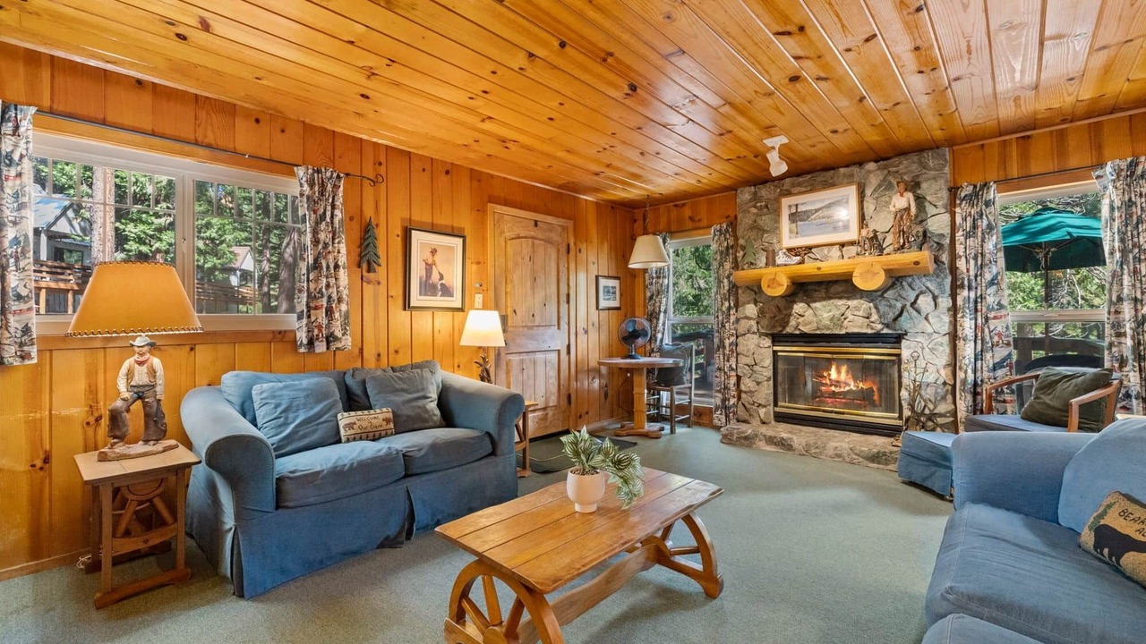 Photo of Livingroom in Strawberry