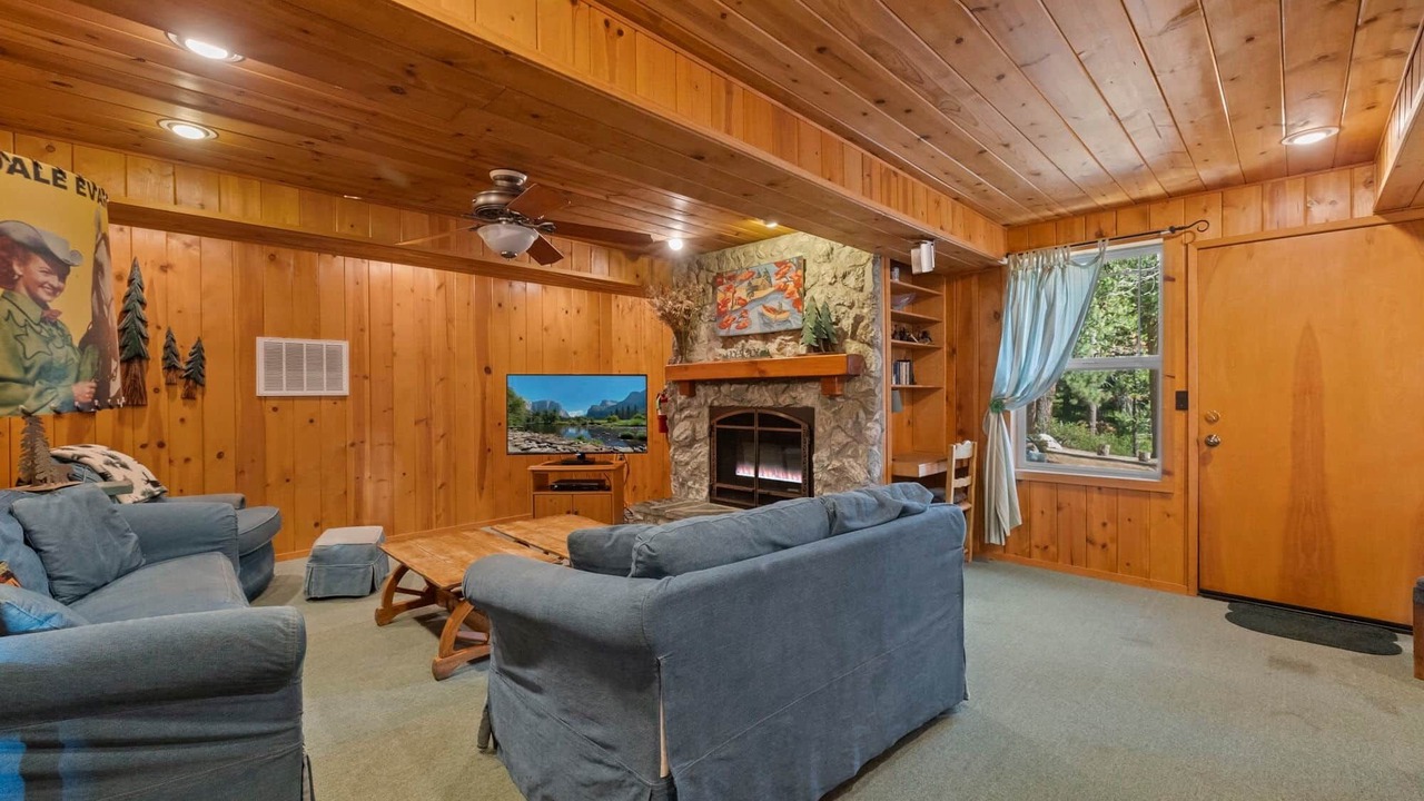 Photo of Livingroom in Strawberry