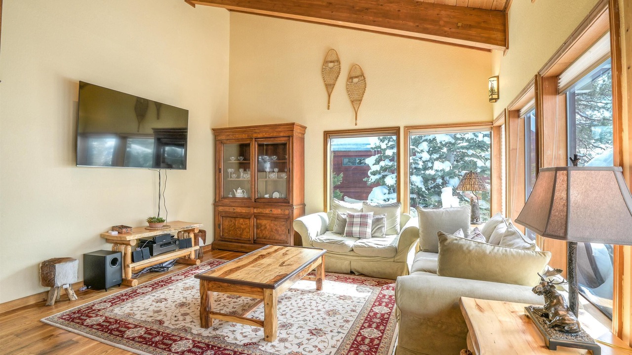 Photo of Livingroom in Kingswood Estates
