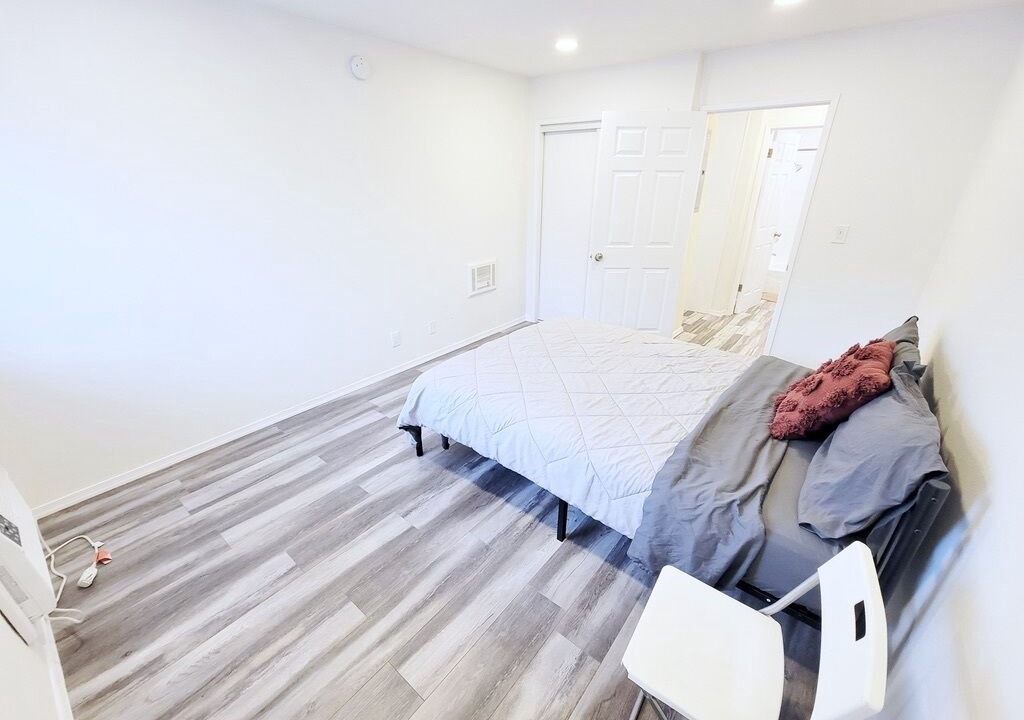 Photo of Bedroom in Valley Glen