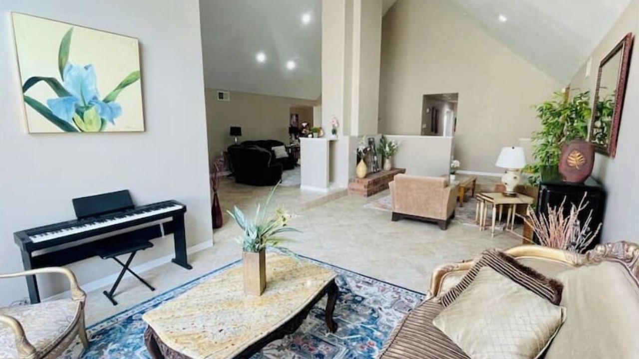 Photo of Livingroom in Chatsworth