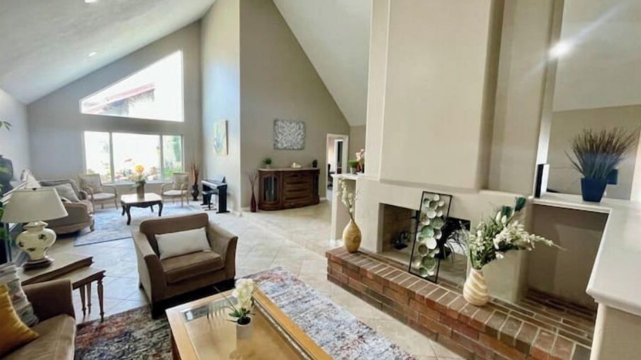 Photo of Livingroom in Chatsworth