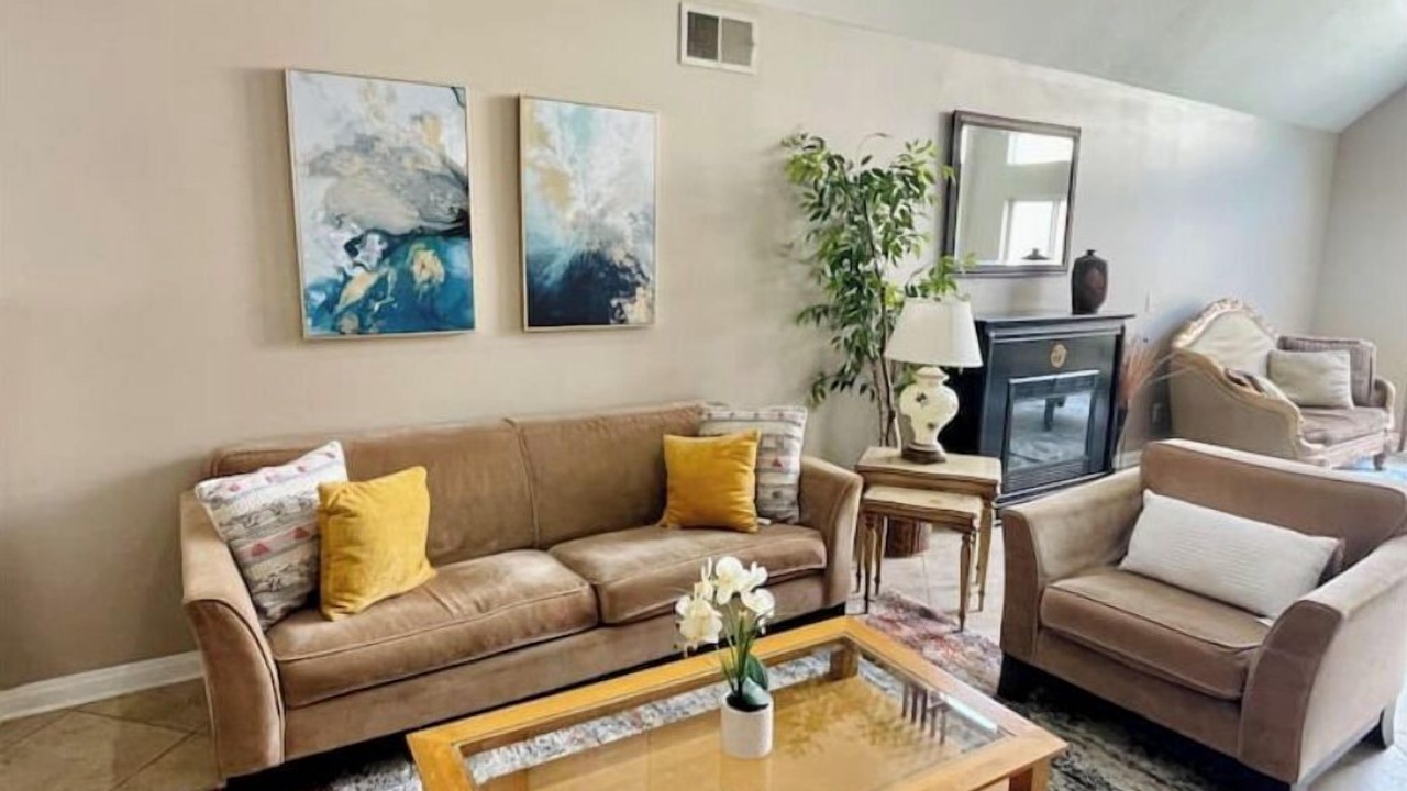 Photo of Livingroom in Chatsworth