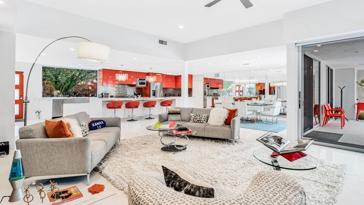 Photo of Livingroom in Historic Tennis Club