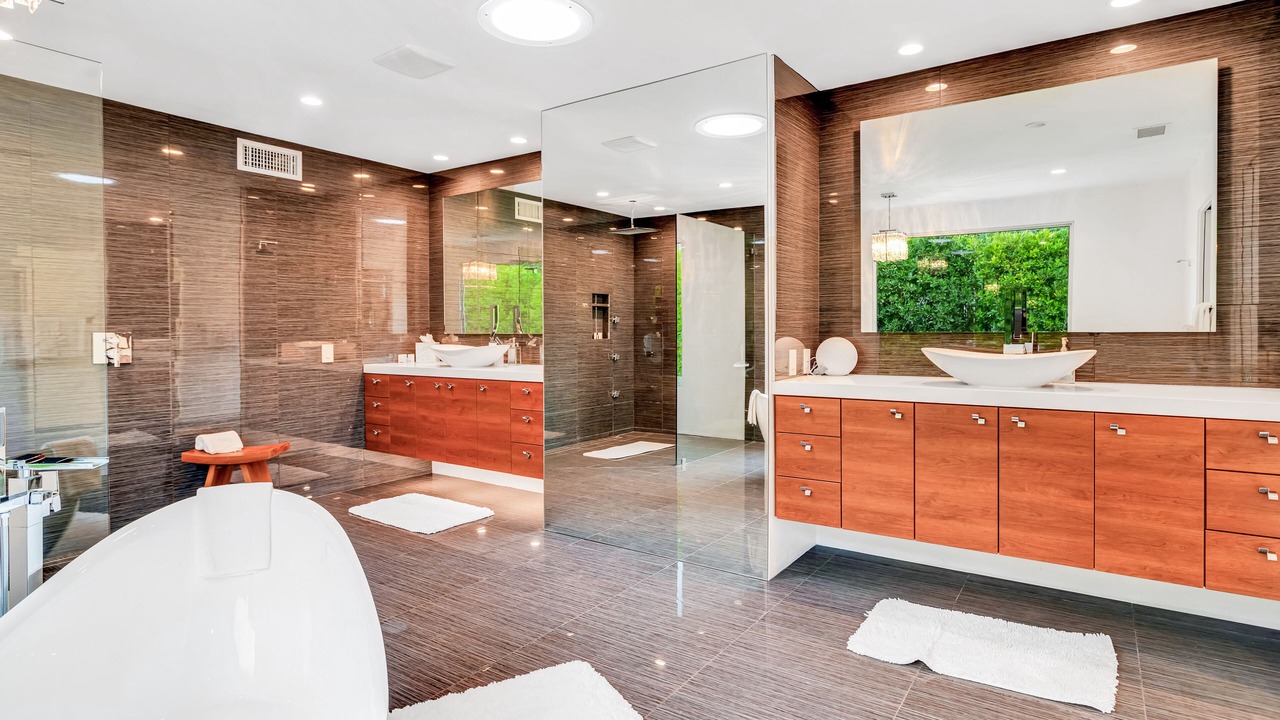 Photo of Bathroom in Historic Tennis Club