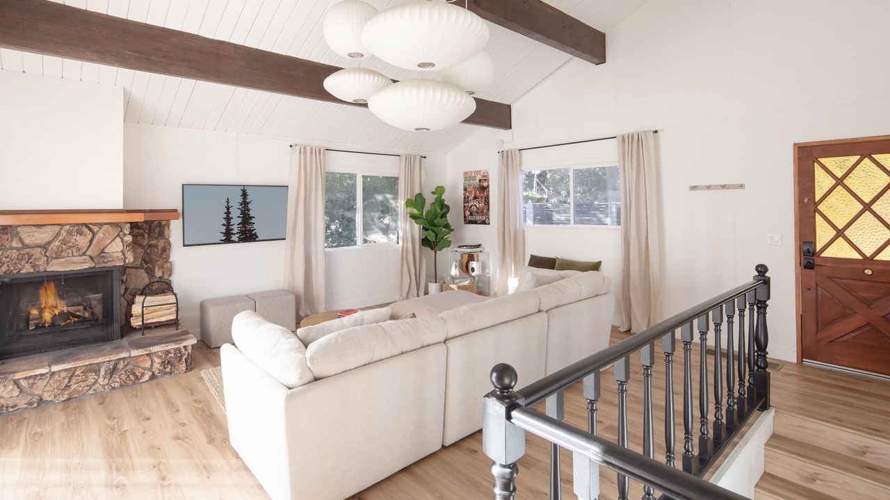 Photo of Livingroom in Crestline