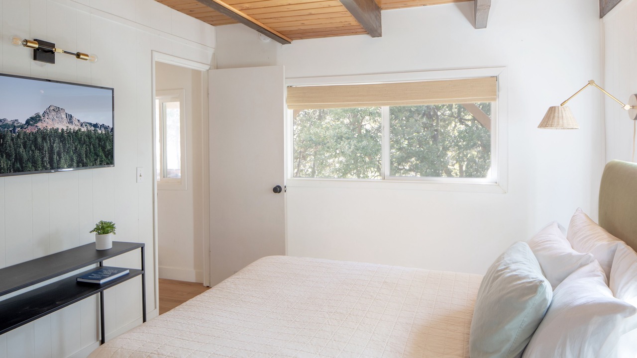 Photo of Bedroom in Crestline