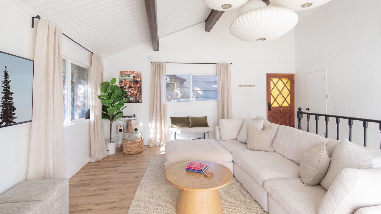 Photo of Livingroom in Crestline