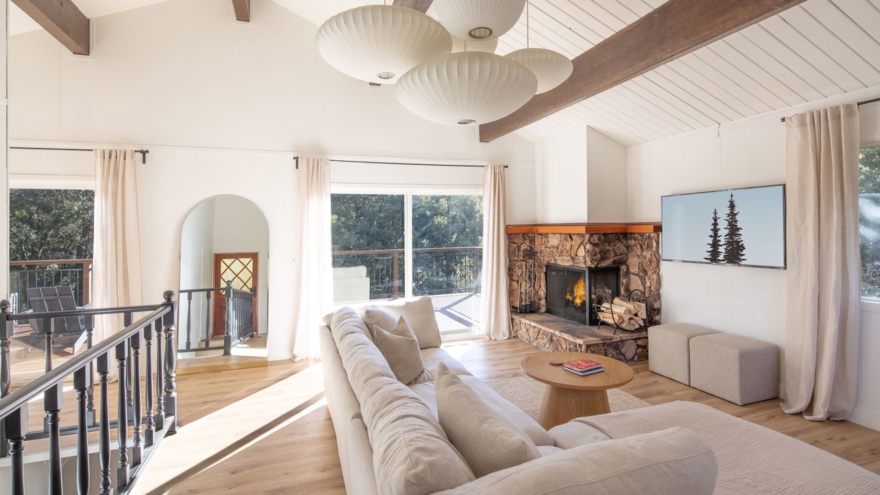 Photo of Livingroom in Crestline
