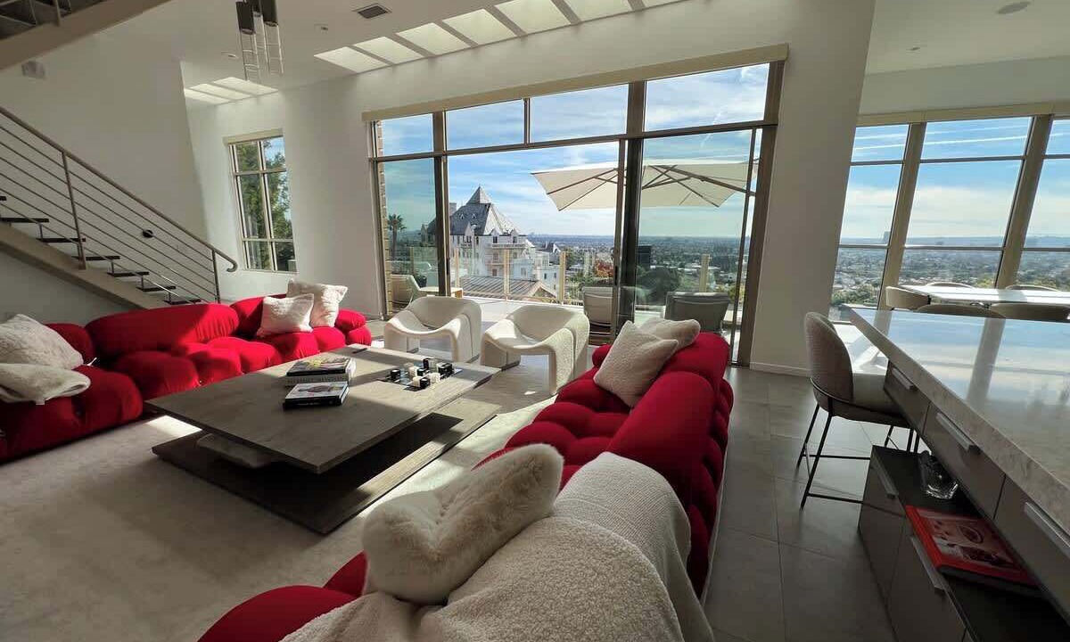 Photo of Livingroom in Hollywood Hills West