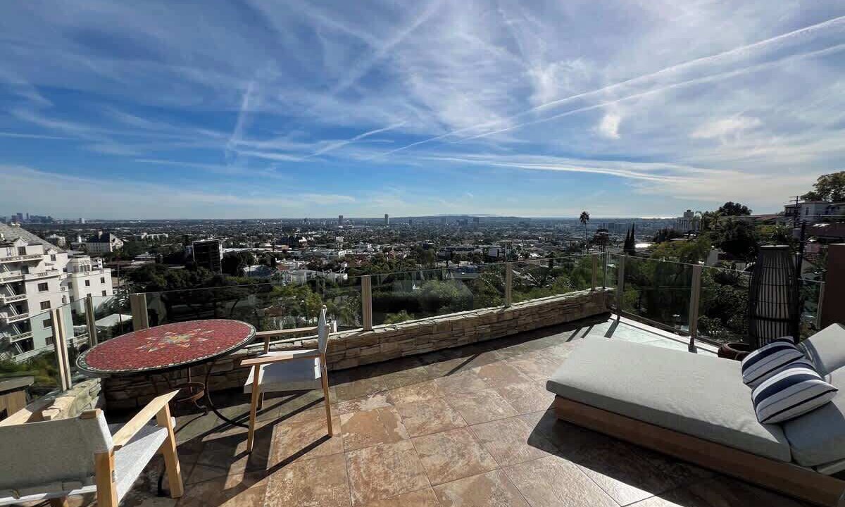 Photo of Outdoor in Hollywood Hills West