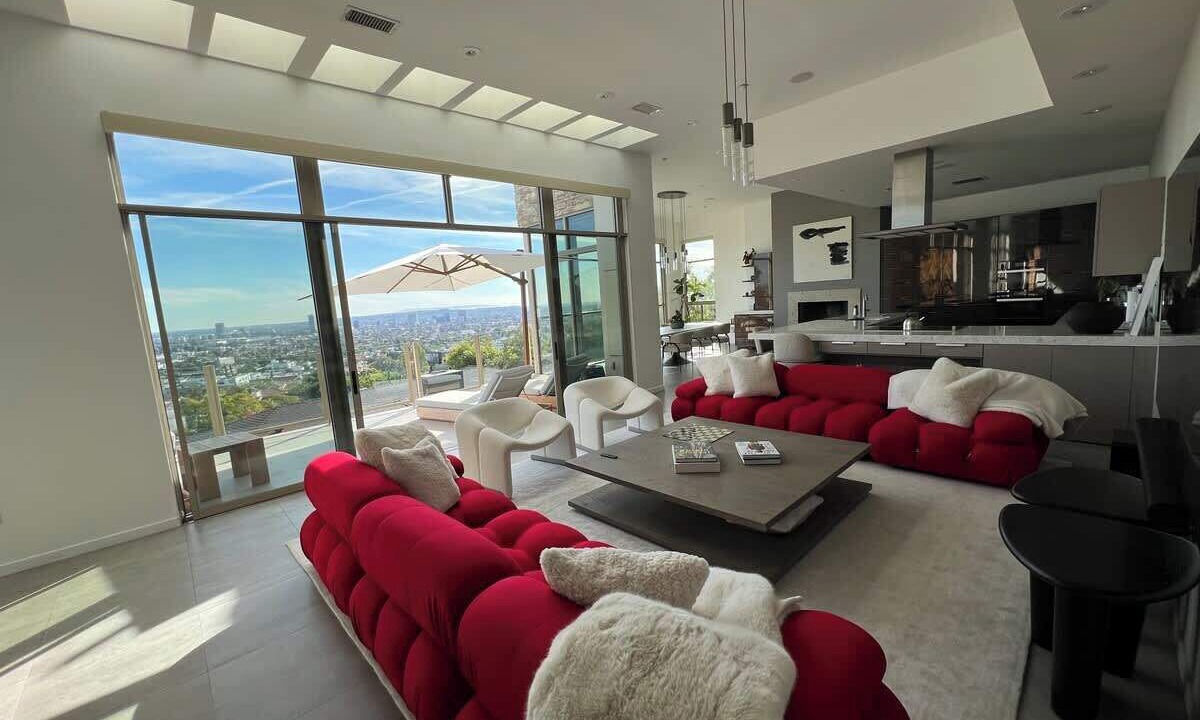 Photo of Livingroom in Hollywood Hills West