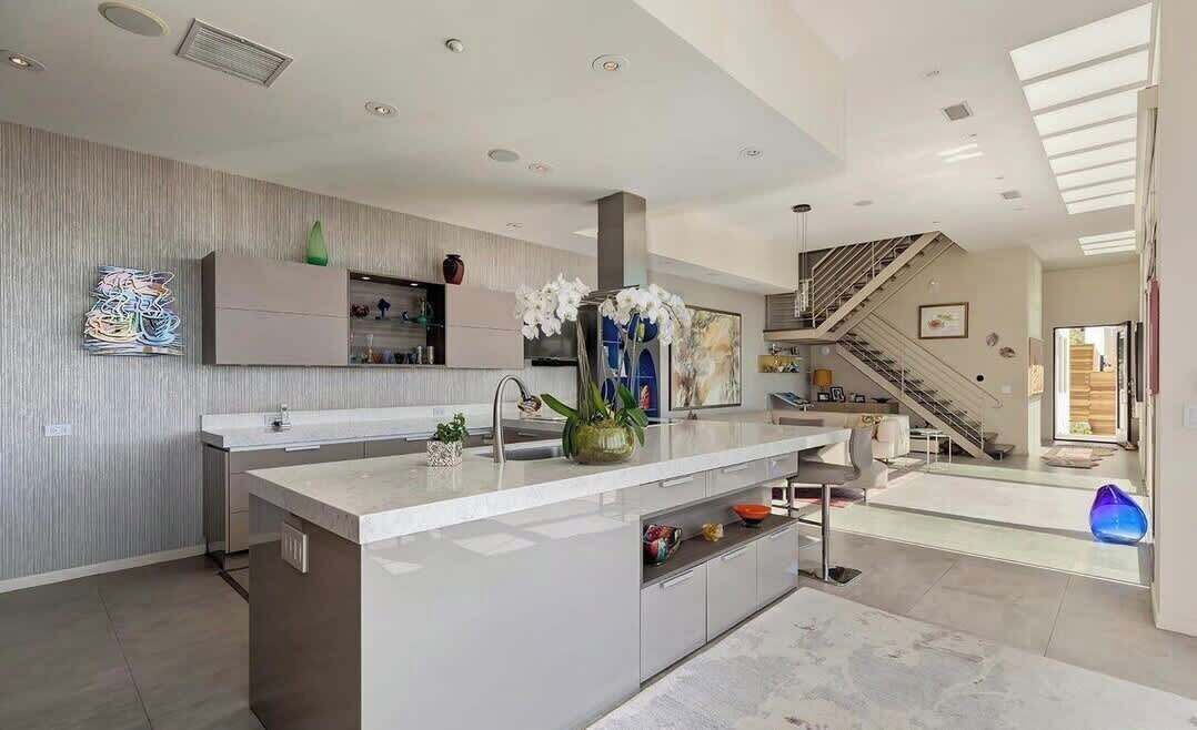 Photo of Others in Hollywood Hills West