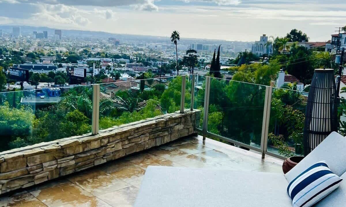 Photo of Patio Balcony in Hollywood Hills West