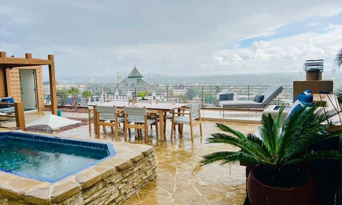 Photo of Outdoor in Hollywood Hills West