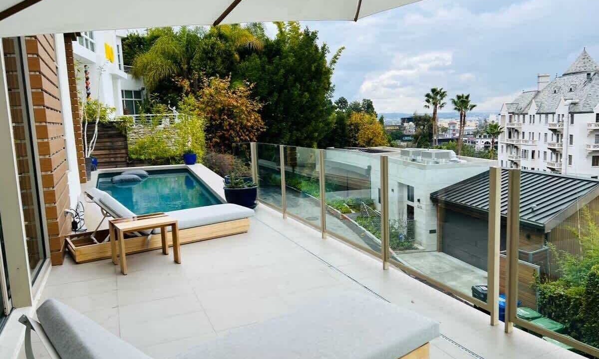Photo of Patio Balcony in Hollywood Hills West