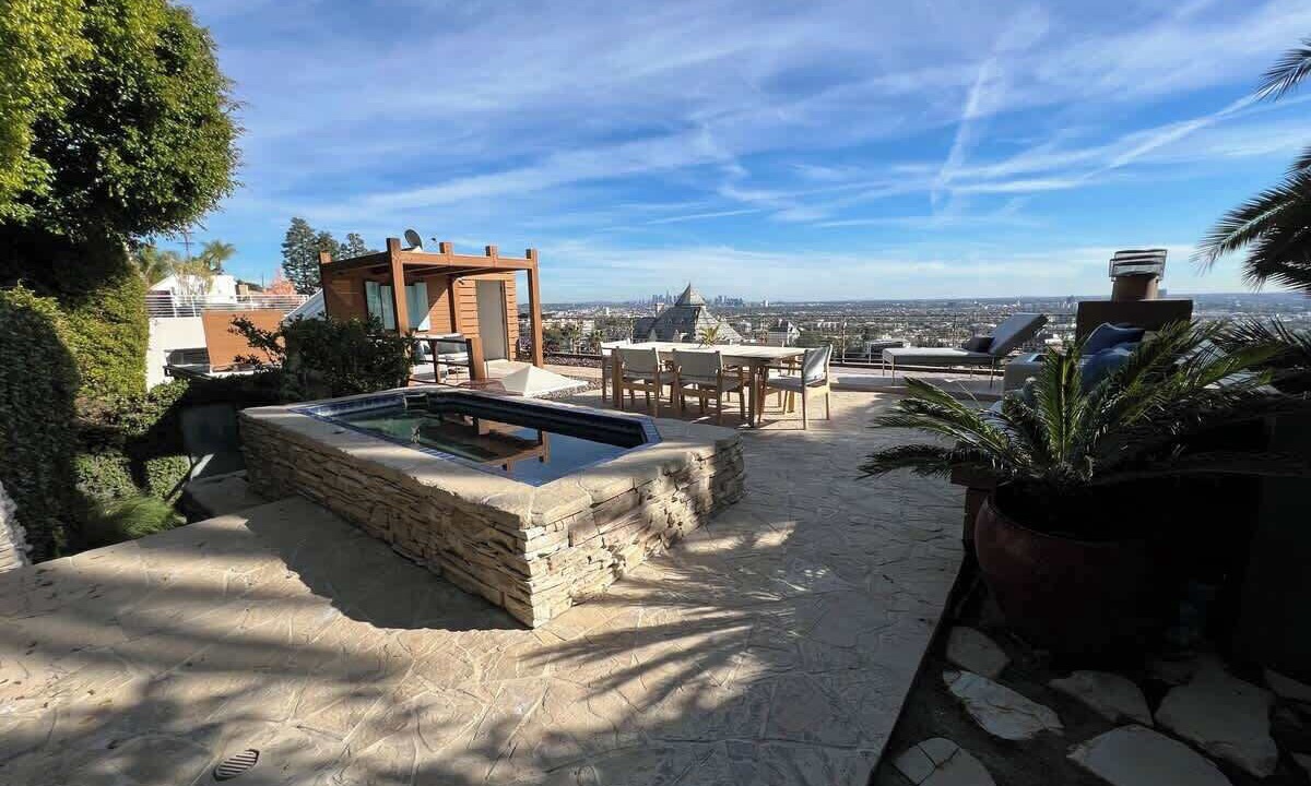 Photo of Outdoor in Hollywood Hills West