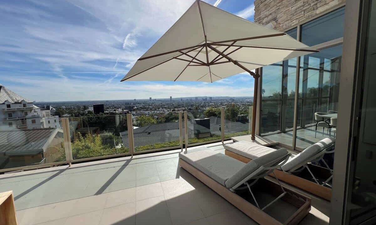 Photo of Outdoor in Hollywood Hills West