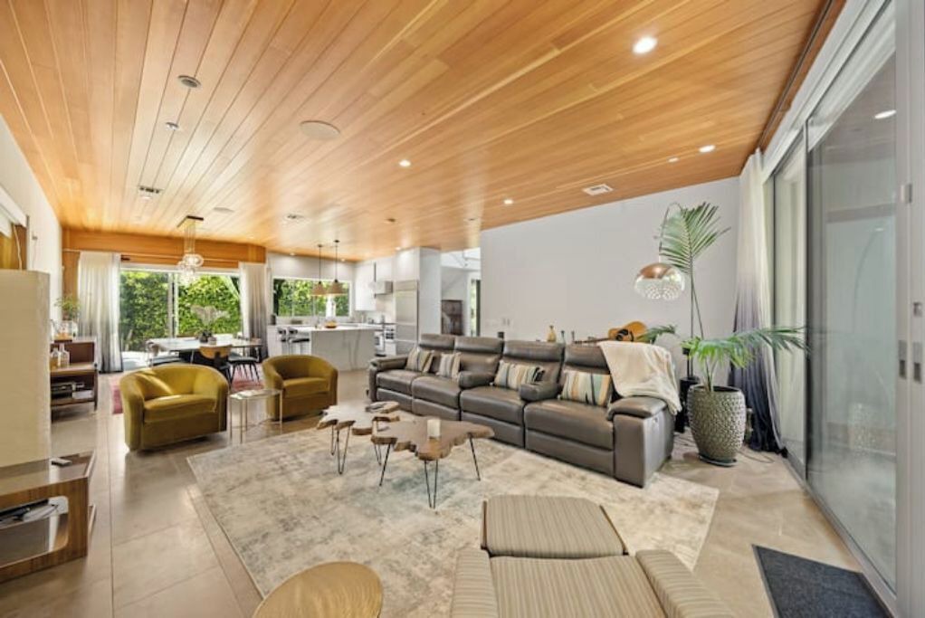Photo of Livingroom in West Los Angeles