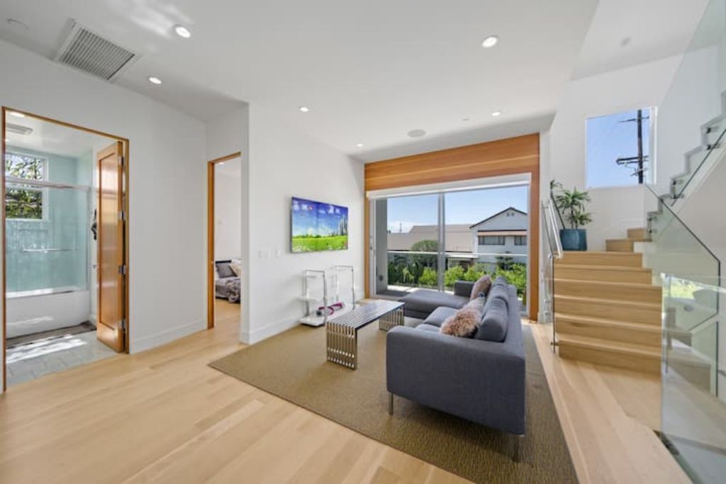 Photo of Livingroom in West Los Angeles