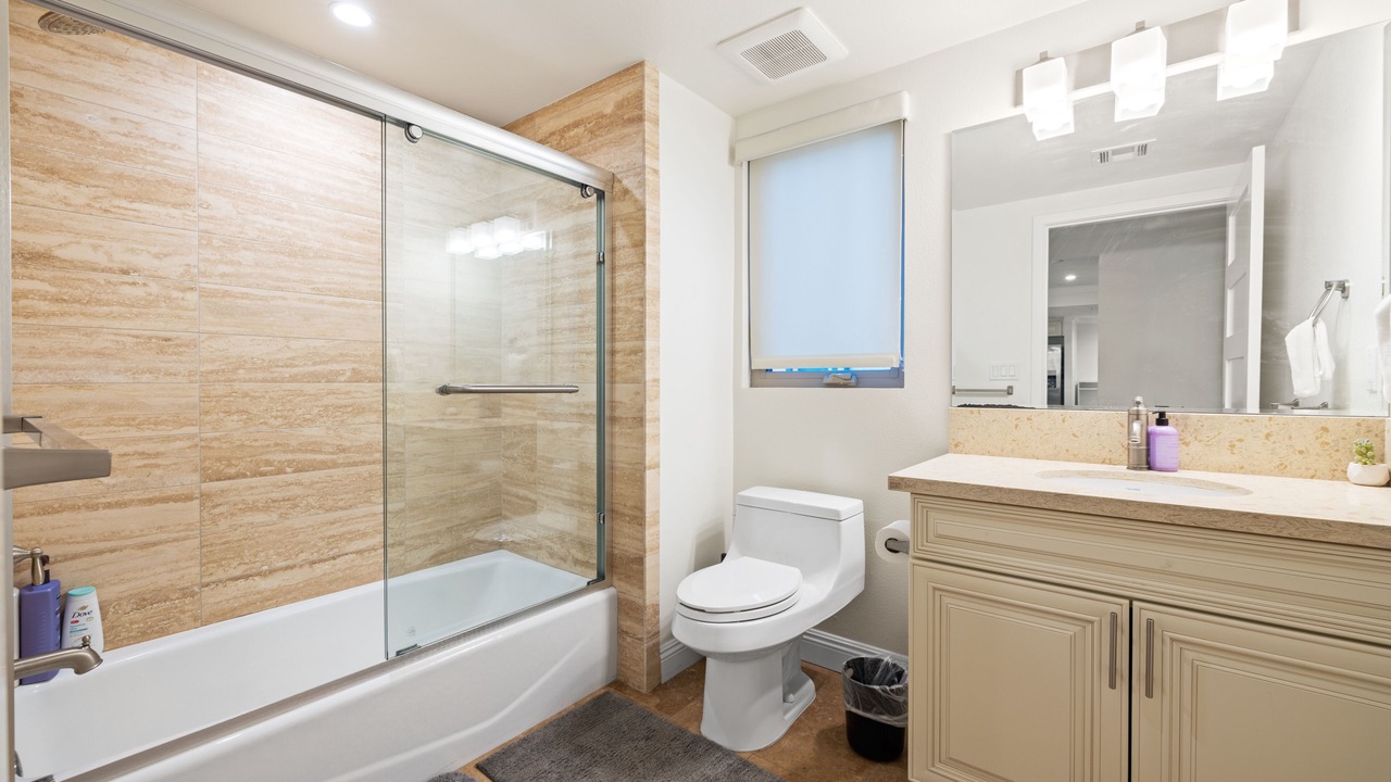 Photo of Bathroom in Lamanda Park