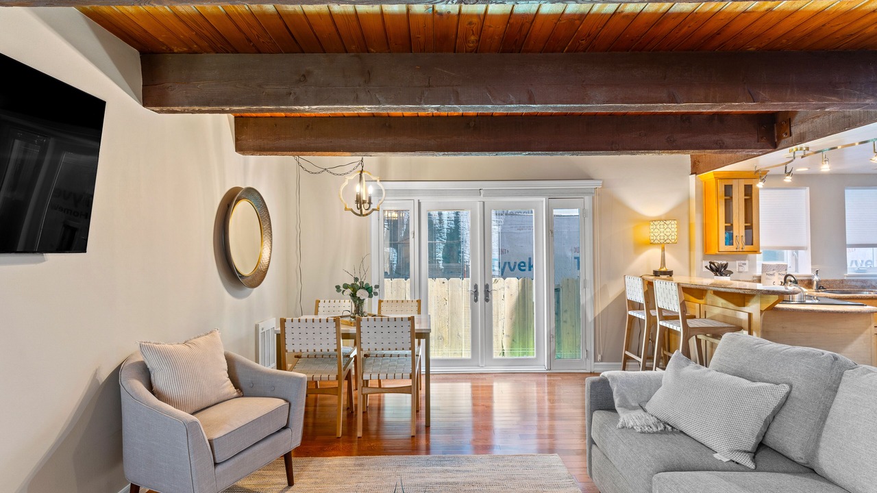 Photo of Livingroom in Old Towne
