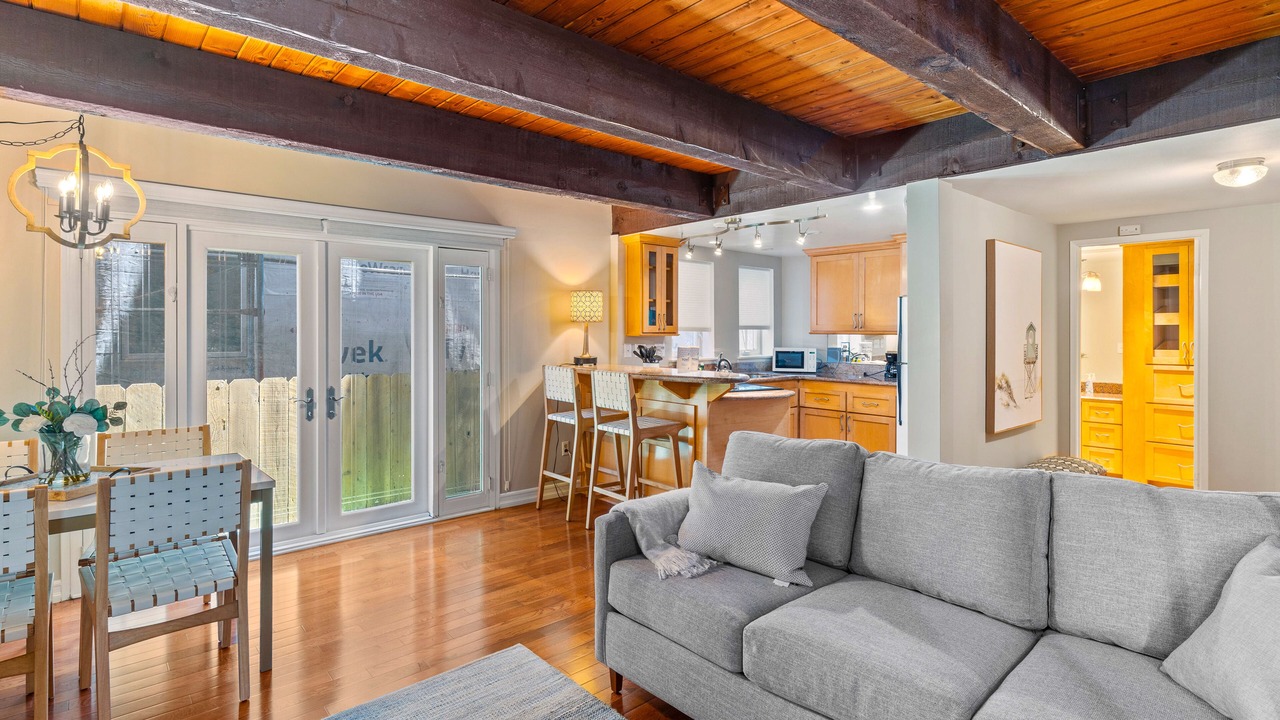 Photo of Livingroom in Old Towne
