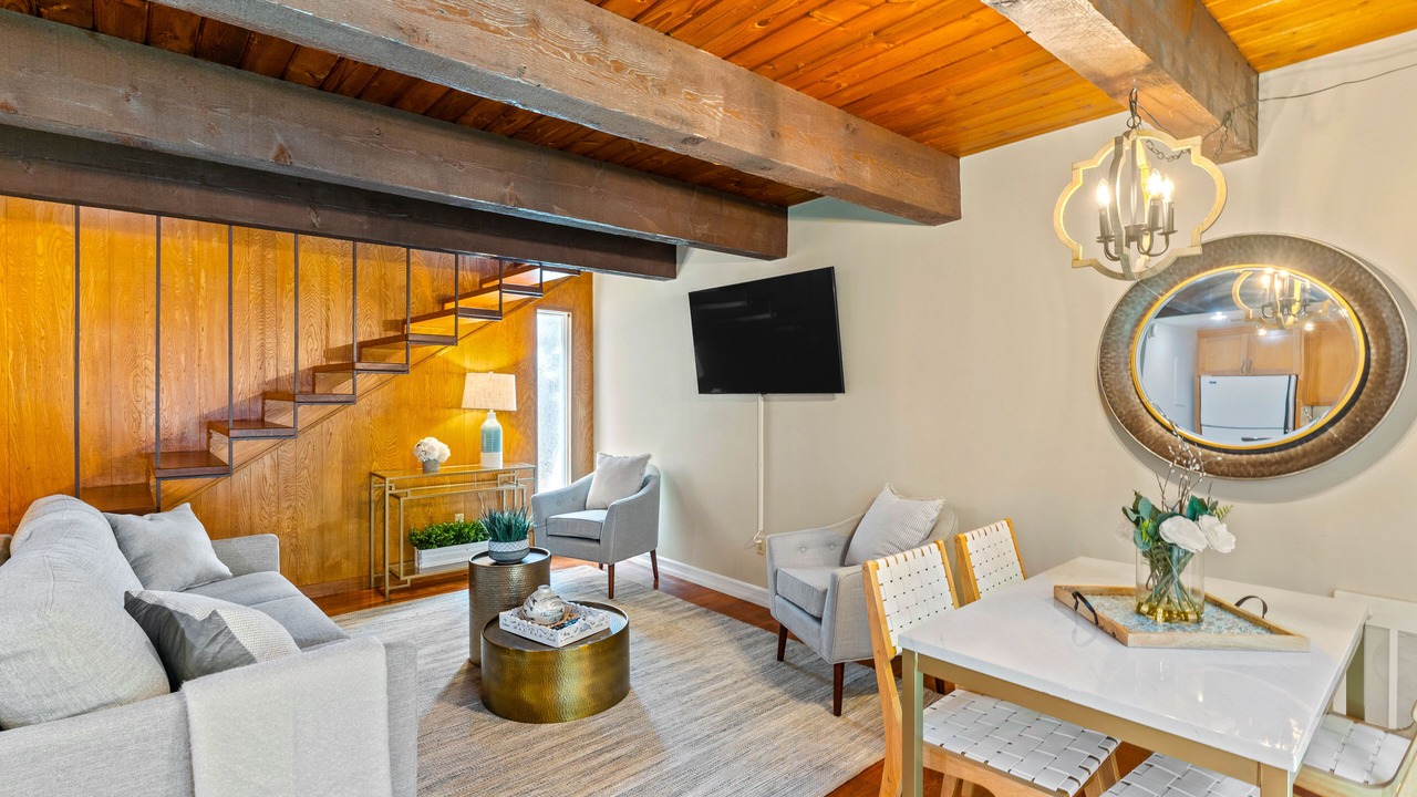 Photo of Livingroom in Old Towne
