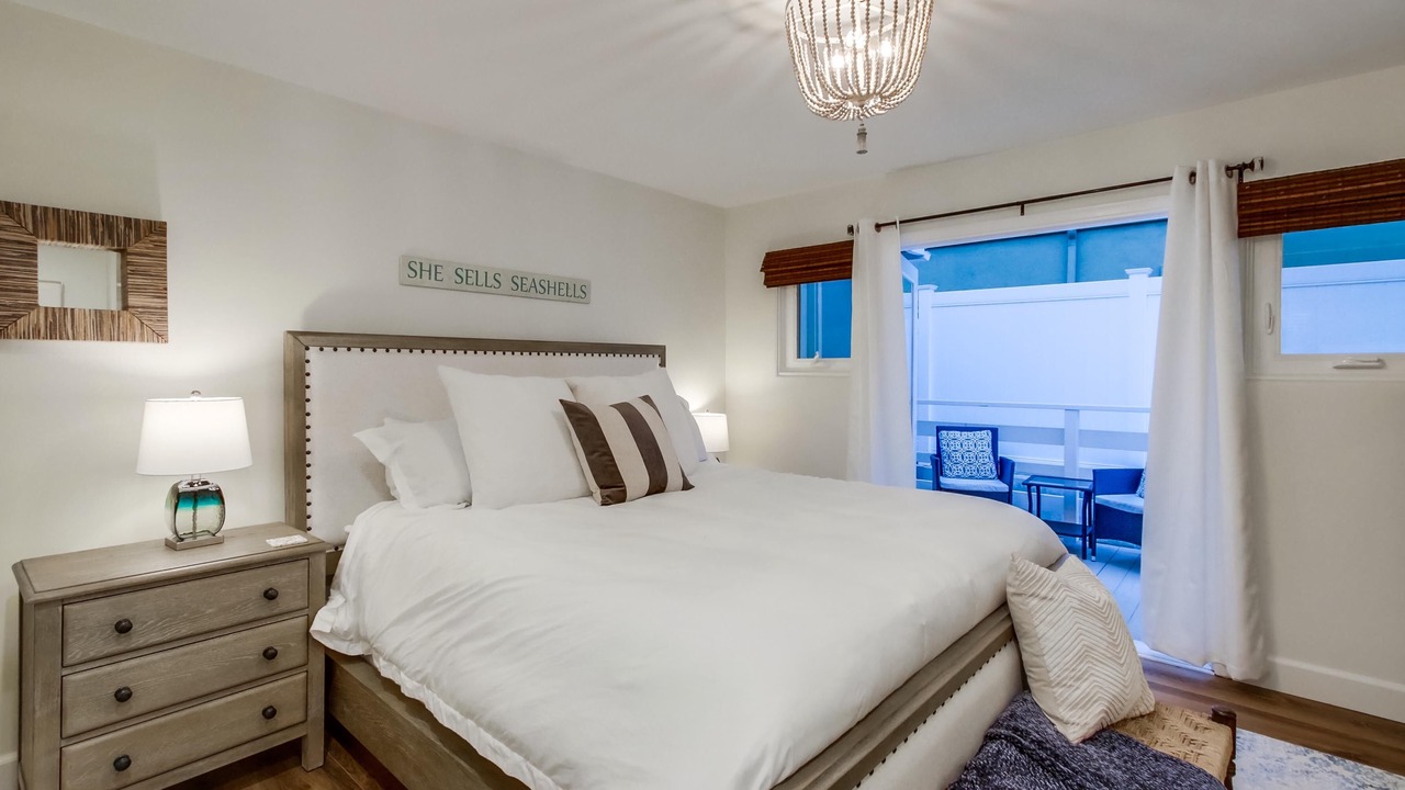 Photo of Bedroom in La Jolla Mesa