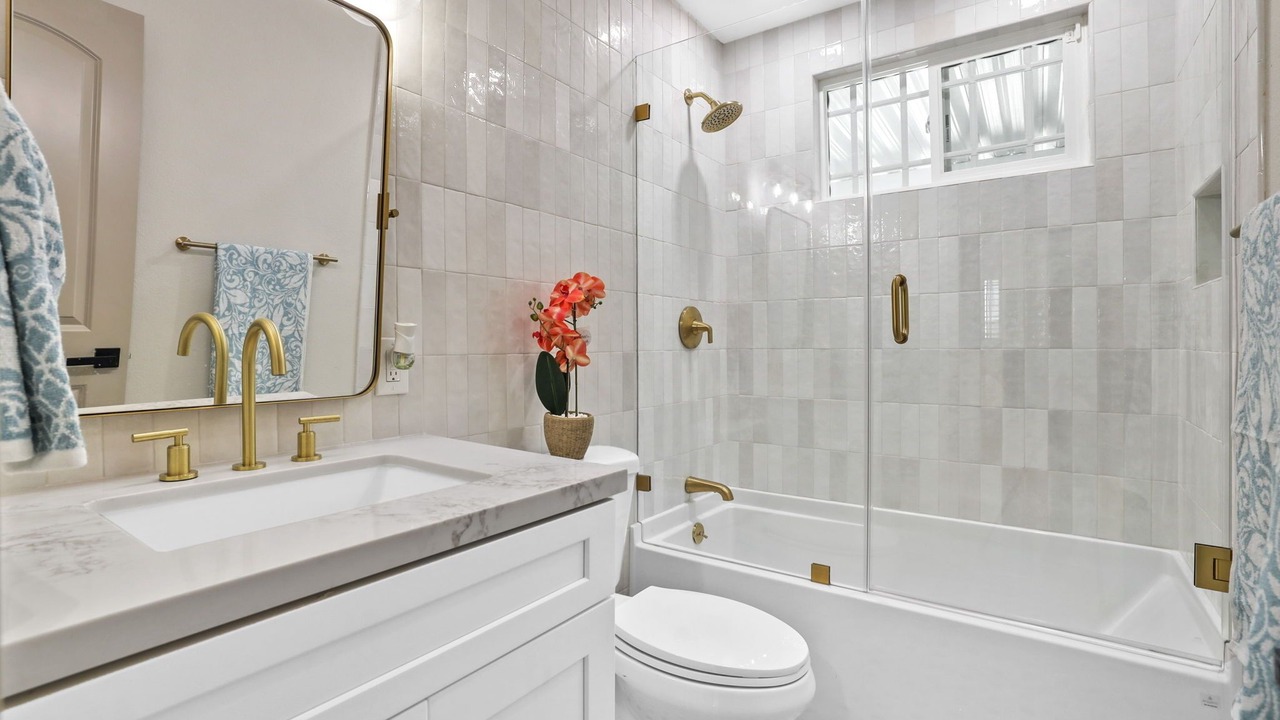 Photo of Bathroom in Midway City