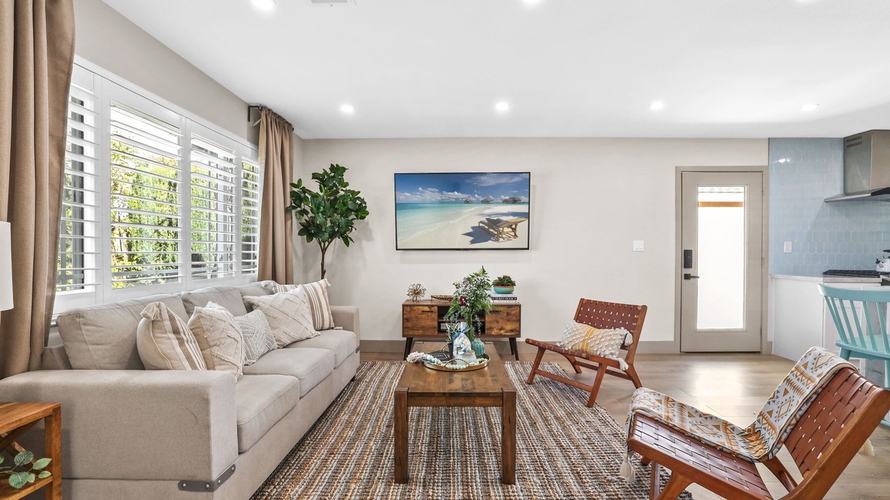 Photo of Livingroom in Midway City