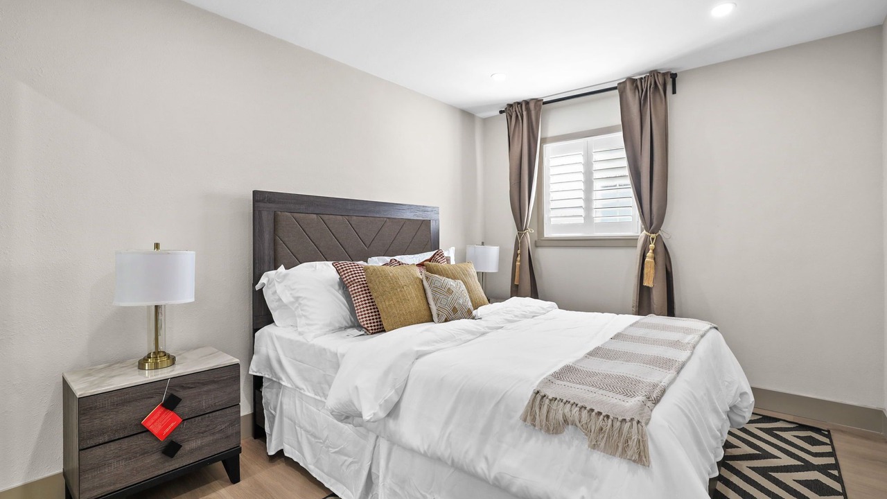 Photo of Bedroom in Midway City
