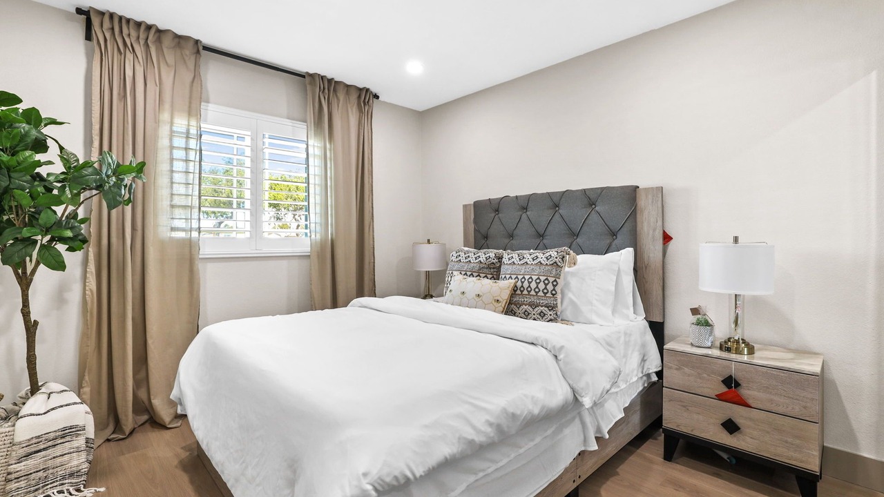Photo of Bedroom in Midway City