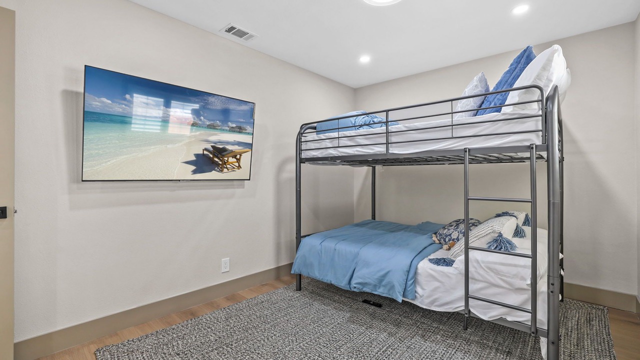 Photo of Bedroom in Midway City