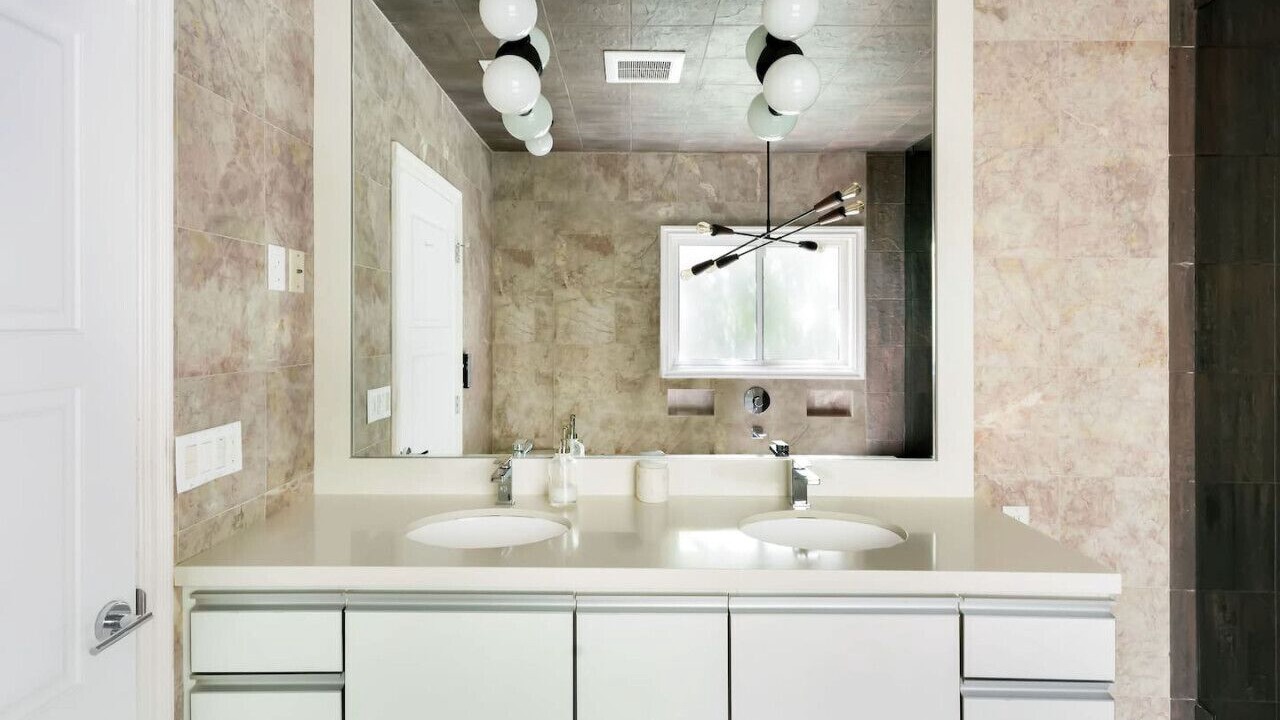 Photo of Bathroom in Beverly Grove