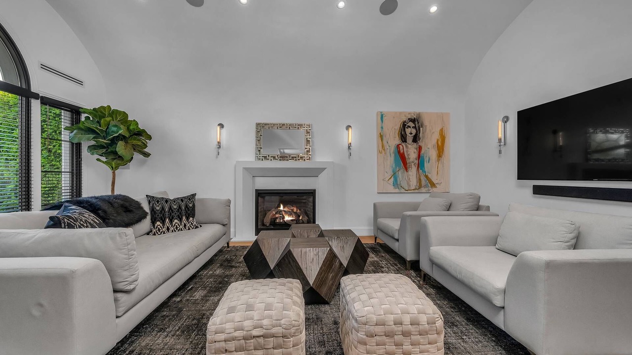 Photo of Livingroom in Beverly Grove