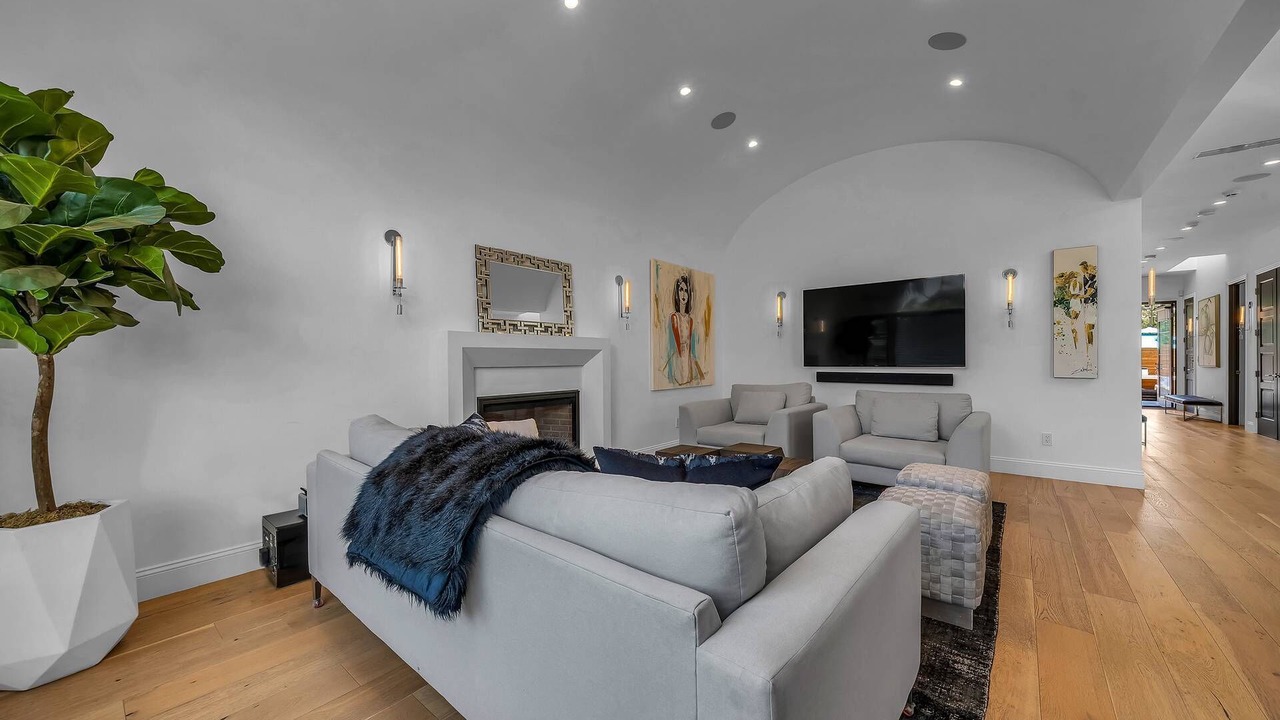 Photo of Livingroom in Beverly Grove