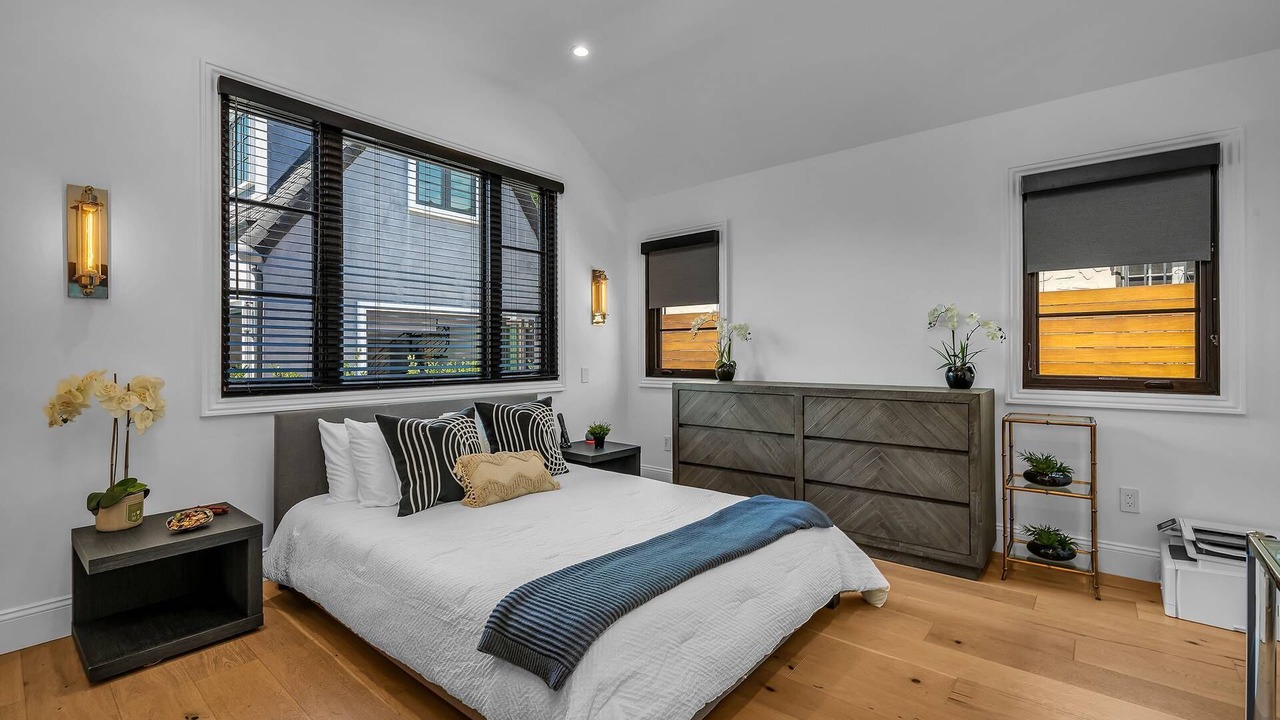 Photo of Bedroom in Beverly Grove