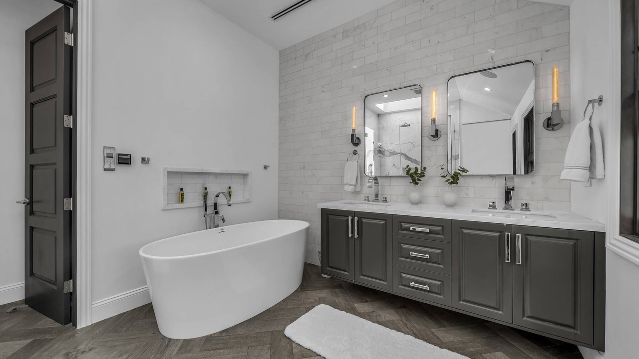 Photo of Bathroom in Beverly Grove