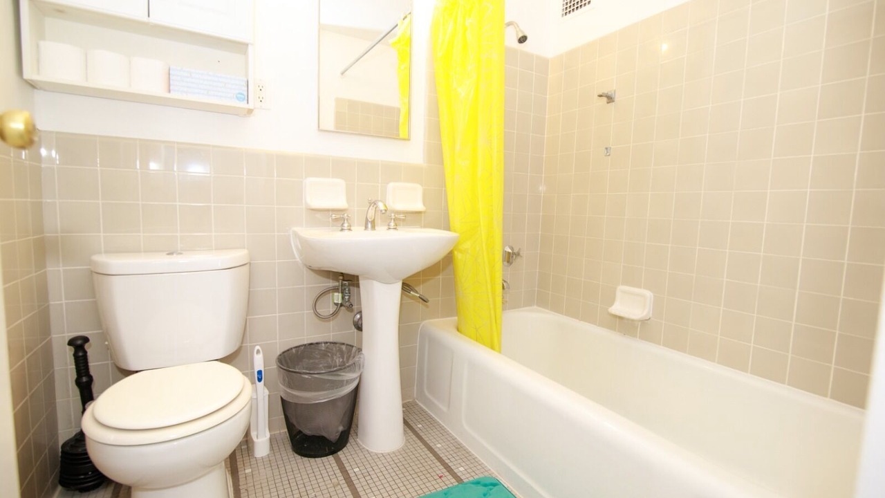 Photo of Bathroom in Miracle Mile