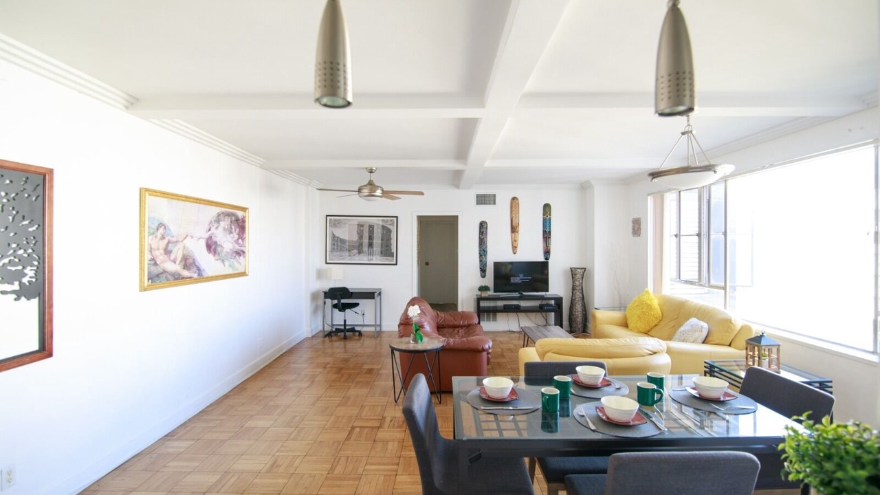 Photo of Livingroom in Miracle Mile