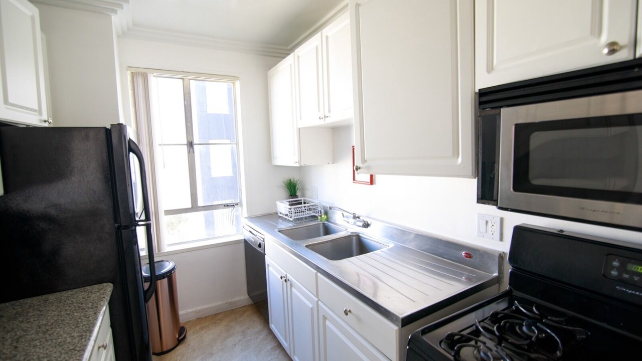 Photo of Kitchen in Miracle Mile