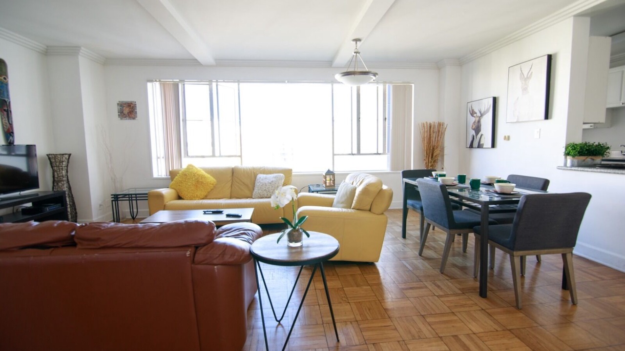 Photo of Livingroom in Miracle Mile