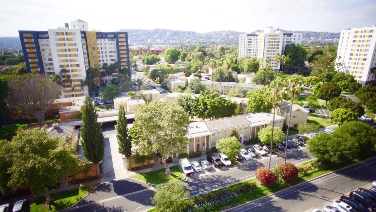 Photo of Outdoor in Miracle Mile