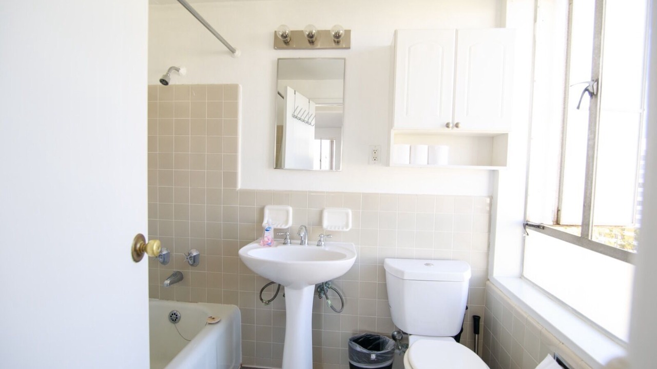 Photo of Bathroom in Miracle Mile
