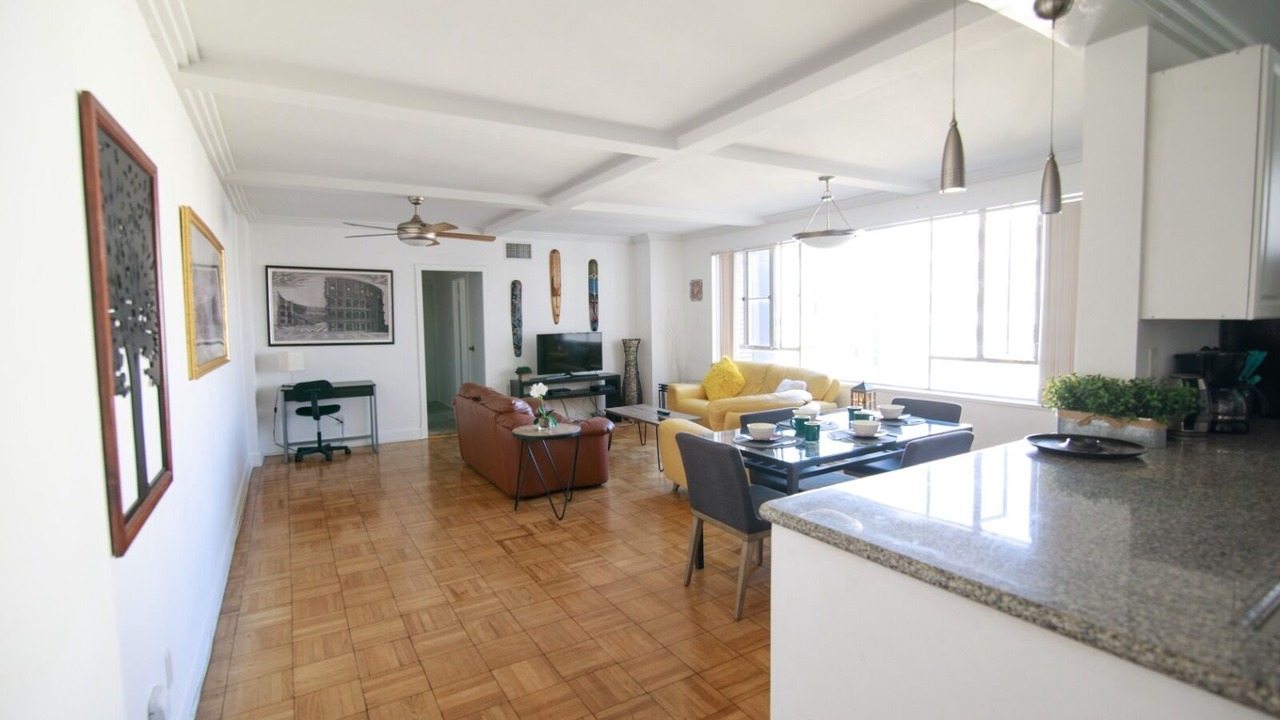 Photo of Livingroom in Miracle Mile
